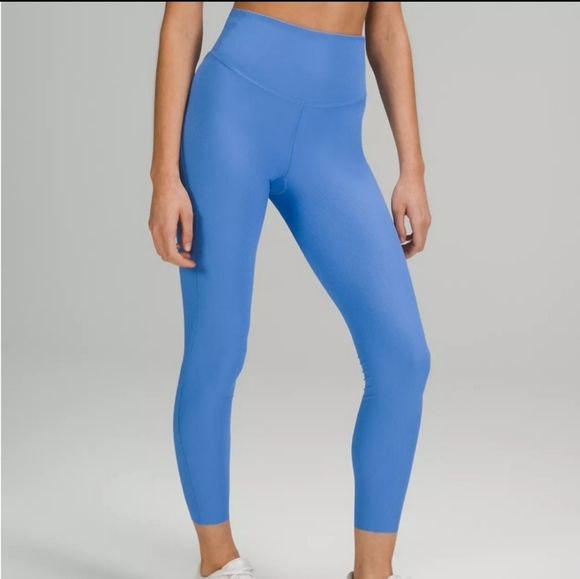 *** SOLD *** Lululemon Base Pace high-rise Ribbed Tight 25" - Size 4 - Picture 2 of 8